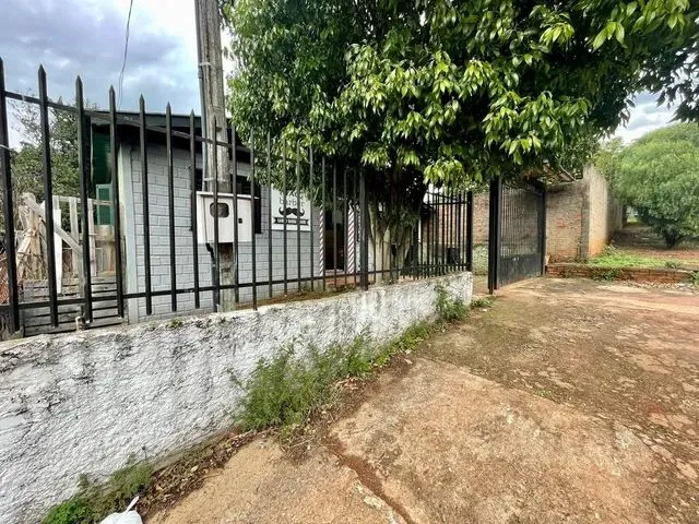 Imagem 9: Um Terreno com Uma Casa Simples