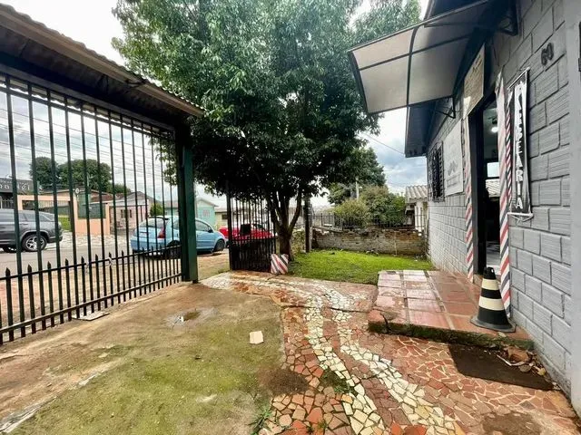 Imagem 3: Um Terreno com Uma Casa Simples
