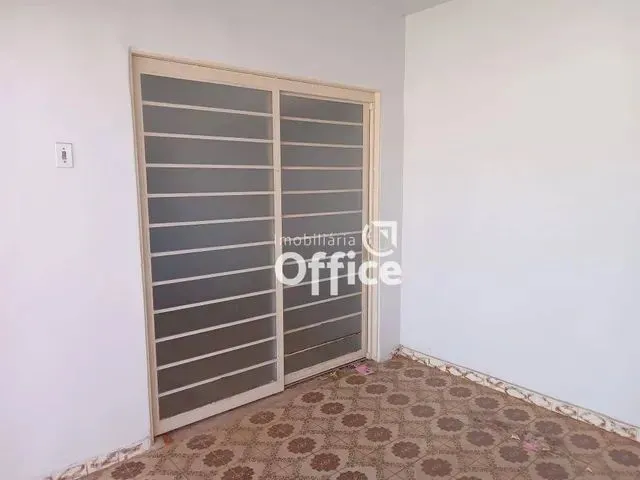 Imagem 10: Casa com 3 Dormitórios À Venda, 300 M² por R$ 370.000,00 - Maracanã - Anápolis/Go