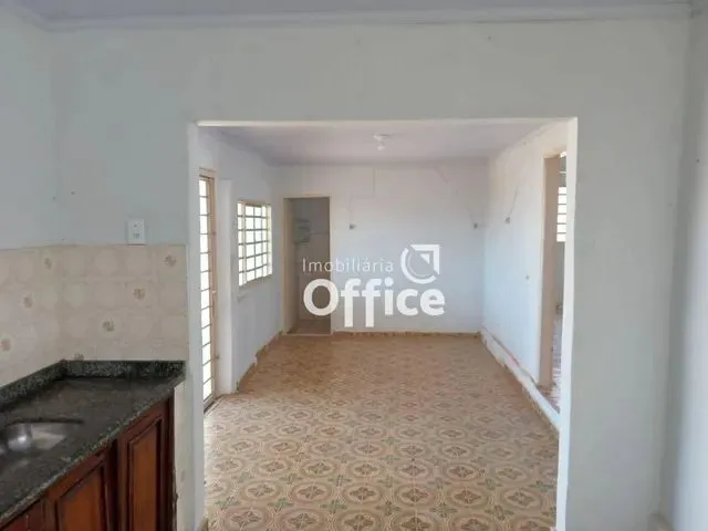 Imagem 3: Casa com 3 Dormitórios À Venda, 300 M² por R$ 370.000,00 - Maracanã - Anápolis/Go
