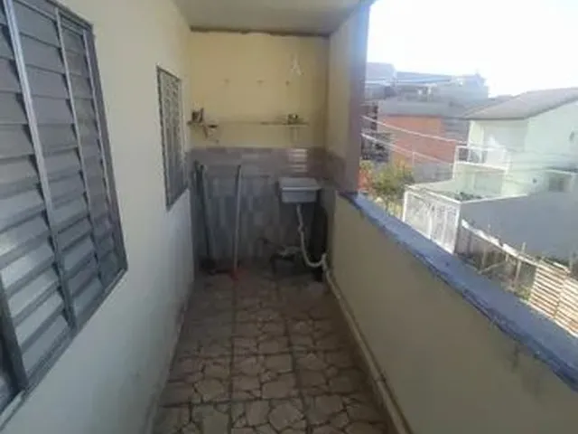 Imagem: A casa possui 3 Dormitórios, 1 Banheiro, 1 Vaga na
