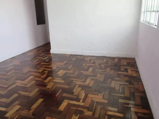 Imagem: A casa possui 2 Dormitórios, 1 Banheiro, 1 Vaga na