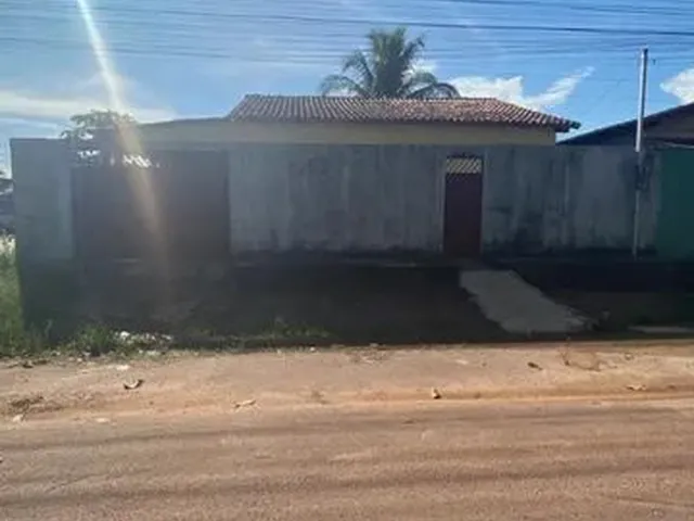 Imagem: A casa possui 2 Dormitórios, 1 Banheiro e está localizado