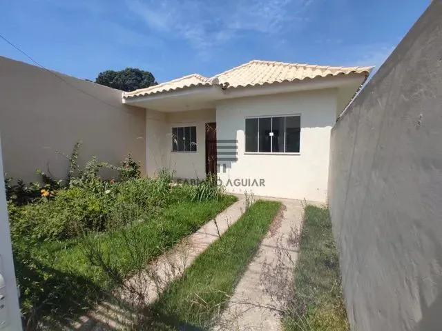 Imagem: A casa possui 2 Dormitórios, 1 Suíte, 2 Banheiros, 1 Vaga