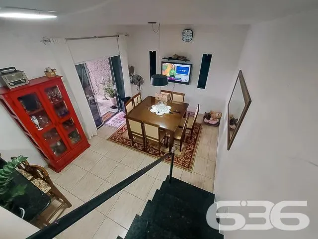 Imagem: A casa possui 3 Dormitórios, 3 Banheiros, 5 Vagas na