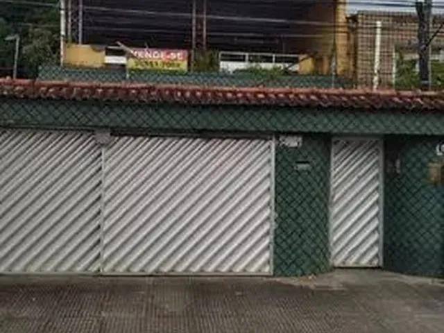 Imagem: A casa possui 4 Dormitórios, 3 Banheiros, 3 Vagas na