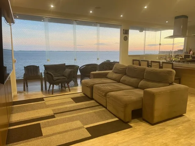 Imagem: A casa possui 5 Dormitórios, 3 Suítes, 5 Banheiros, 5