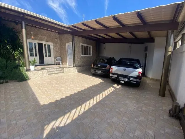 Imagem: Casa com 4 Dormitórios À Venda em Contagem