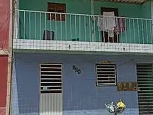 Imagem: A casa possui 5 Dormitórios, 3 Banheiros e está