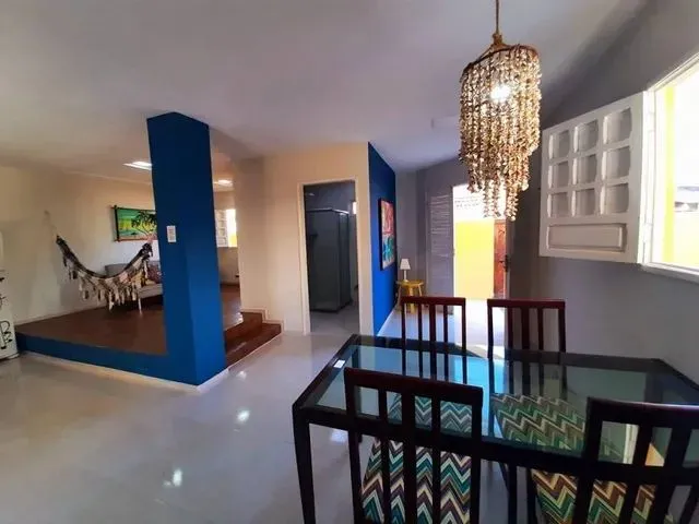 Imagem: A casa possui 3 Dormitórios, 1 Suíte, 2 Banheiros, 2