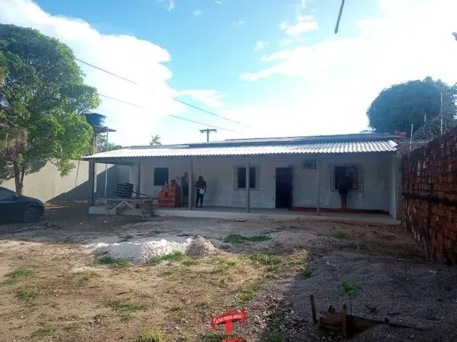 Imagem: A casa possui 1 Dormitório, 2 Banheiros, 1 Vaga na