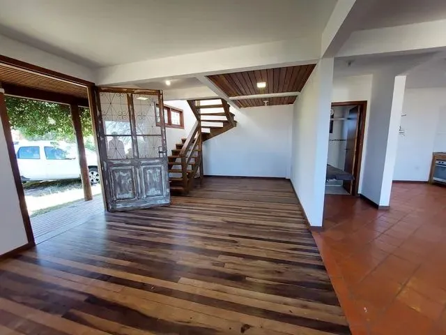 Imagem 10: Casa para Aluguel com 210 Metros Quadrados com 2 Quartos em Campeche - Florianópolis - Sc