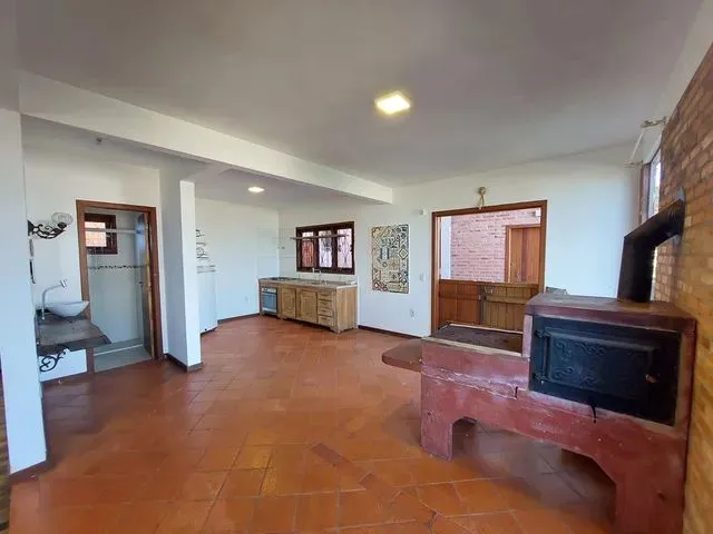 Imagem 8: Casa para Aluguel com 210 Metros Quadrados com 2 Quartos em Campeche - Florianópolis - Sc
