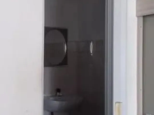 Imagem 2: Praia de Itapuã-Quarto Amplo e Banheiro, Mobiliado, Internet, Perto de Tudo