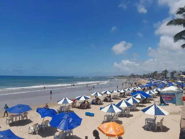 Imagem 3: Praia de Itapuã-Quarto Amplo e Banheiro, Mobiliado, Internet, Perto de Tudo
