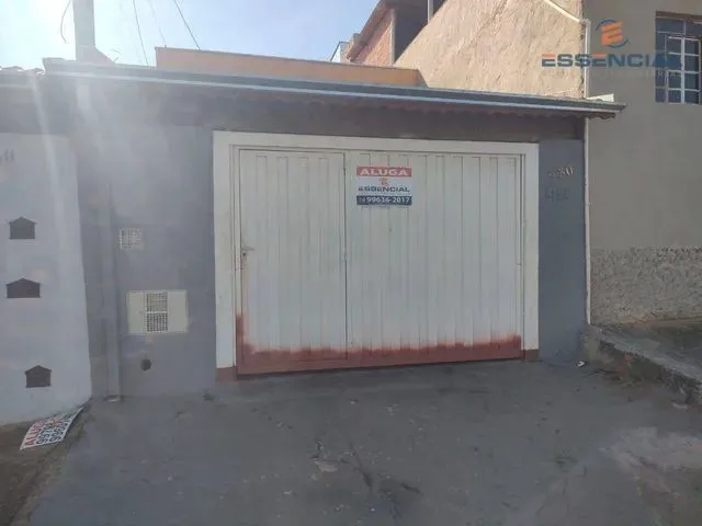 Imagem: A casa possui 2 Dormitórios, 1 Banheiro, 2 Vagas na