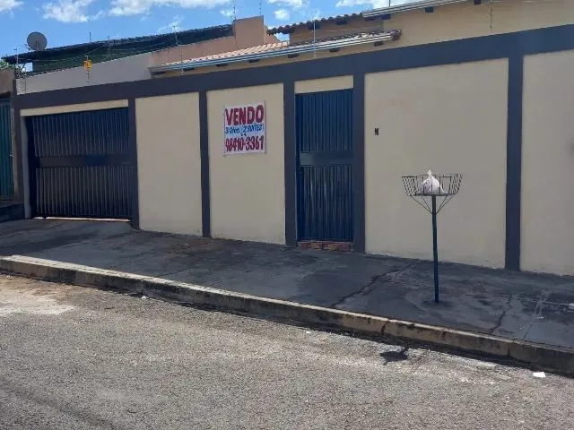 Imagem: A casa possui 3 Dormitórios, 2 Suítes, 3 Banheiros, 2
