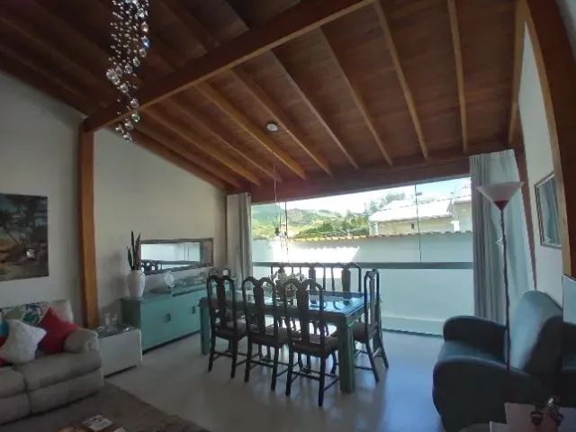 Imagem: Linda Casa com Vista Maravilhosa para Montanhas