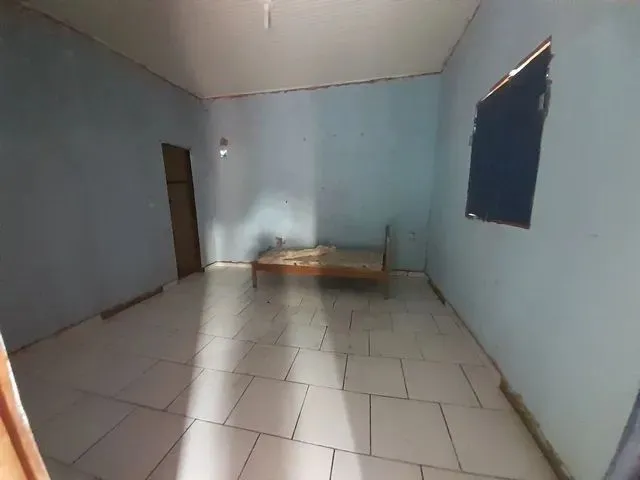 Imagem: A casa possui 1 Dormitório, 1 Banheiro e está localizado