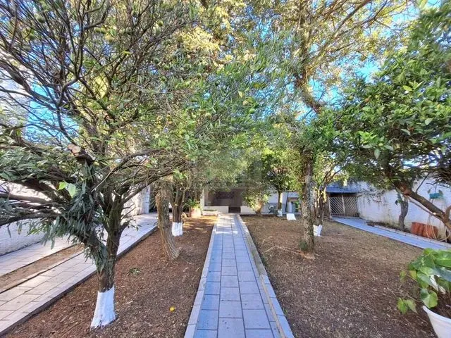 Imagem 2: Casa com 2 Dormitórios À Venda com 453.3M² por R$ 700.000,00 no Bairro Centro