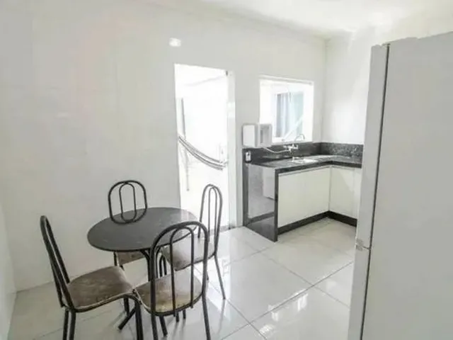 Imagem: A casa possui 3 Dormitórios, 1 Suíte, 1 Banheiro, 2 Vagas