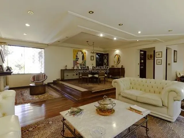 Imagem 16: Imponente Casa de 421M2, com 6 Vagas (3 Cobertas) em Rua Tranquila, nas Mercês. Perfeita