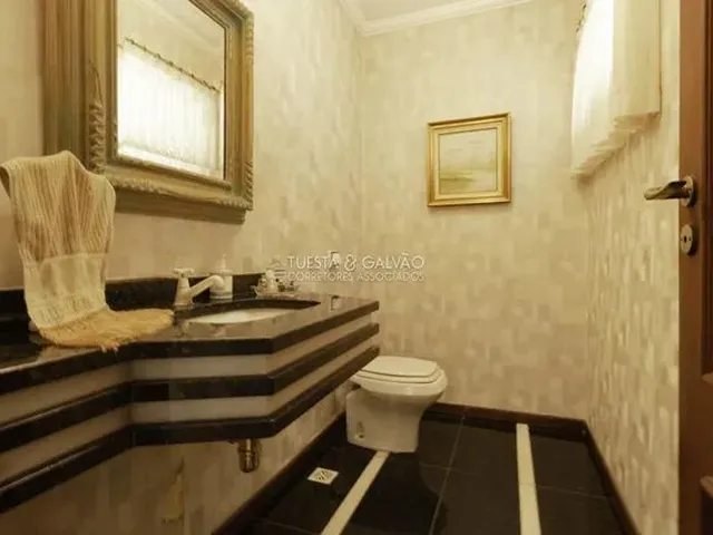Imagem 11: Imponente Casa de 421M2, com 6 Vagas (3 Cobertas) em Rua Tranquila, nas Mercês. Perfeita