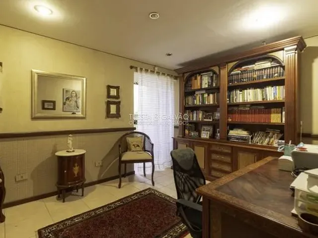 Imagem 4: Imponente Casa de 421M2, com 6 Vagas (3 Cobertas) em Rua Tranquila, nas Mercês. Perfeita