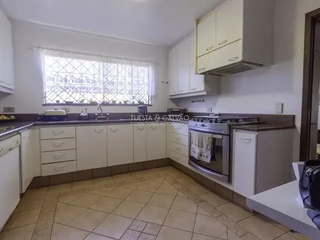 Imagem 13: Imponente Casa de 421M2, com 6 Vagas (3 Cobertas) em Rua Tranquila, nas Mercês. Perfeita