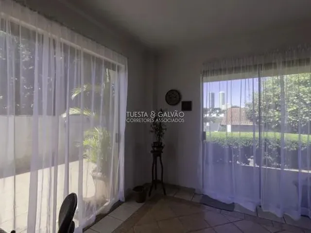 Imagem 3: Imponente Casa de 421M2, com 6 Vagas (3 Cobertas) em Rua Tranquila, nas Mercês. Perfeita