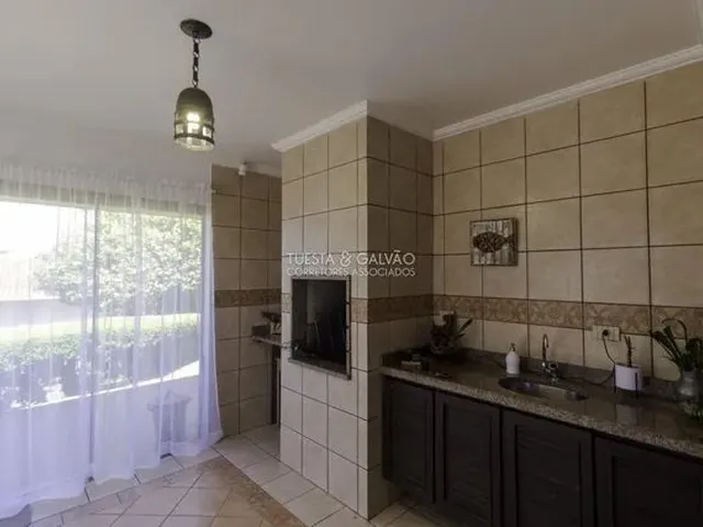 Imagem 8: Imponente Casa de 421M2, com 6 Vagas (3 Cobertas) em Rua Tranquila, nas Mercês. Perfeita