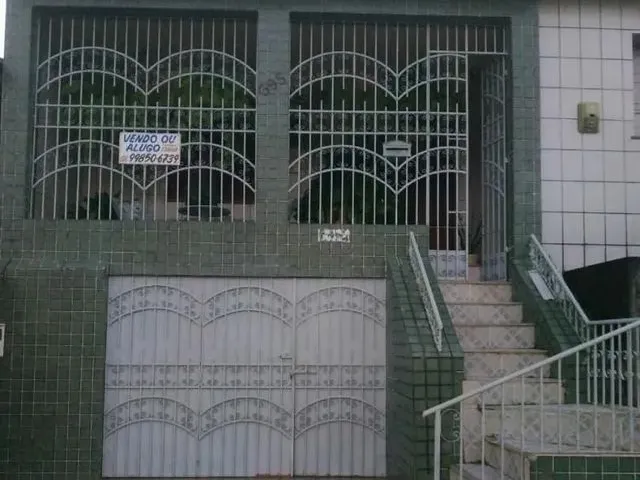 Imagem: A casa possui 3 Dormitórios, 3 Banheiros, 1 Vaga na
