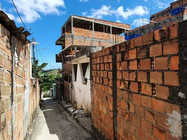 Imagem 4: Prédio 3 Andares , 9 Quartos, 4 Suítes, com Varanda, Vila Verde, São Cristovão