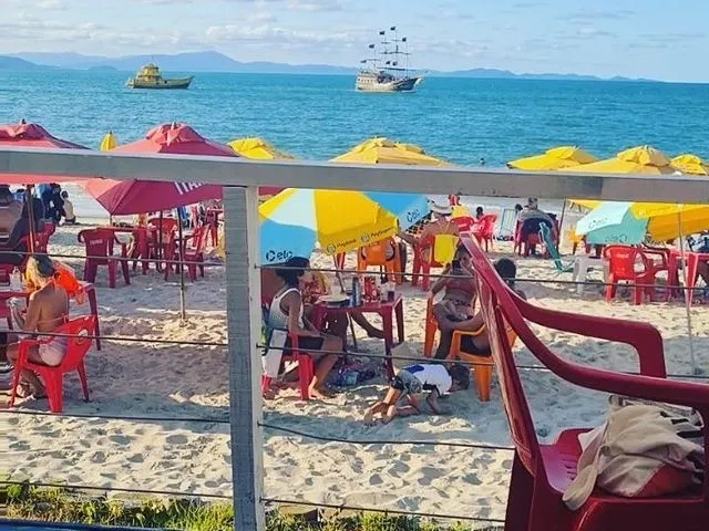 Imagem 4: Bar e Restaurante na Praia
