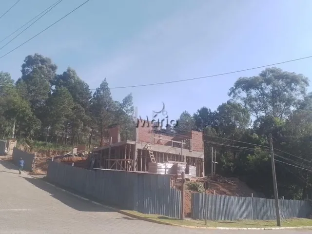 Imagem 2: Casa em Gramado no Vale das Colinas com 3 dormitórios e duas suítes, sendo uma suíte