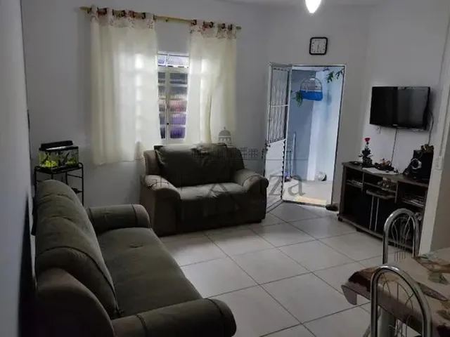 Imagem: A casa possui 2 Dormitórios, 2 Banheiros, 2 Vagas na