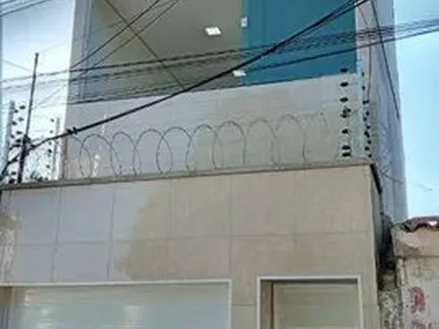 Imagem: Casa com 6 Dormitórios À Venda, 344 M²