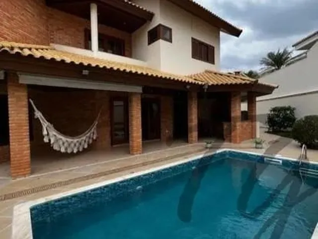 Imagem: A casa em condomínio possui 4 Dormitórios, 4 Suítes, 5