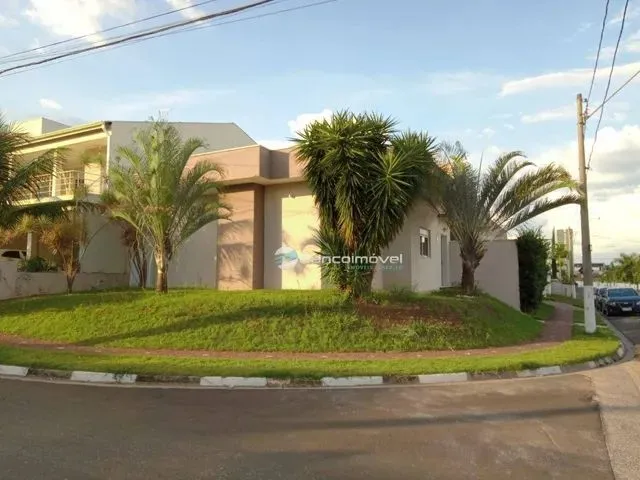 Imagem: A casa em condomínio possui 3 Dormitórios, 3 Suítes, 2