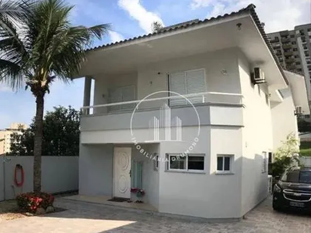 Imagem: Casa com 3 Dormitórios À Venda, 347 M²