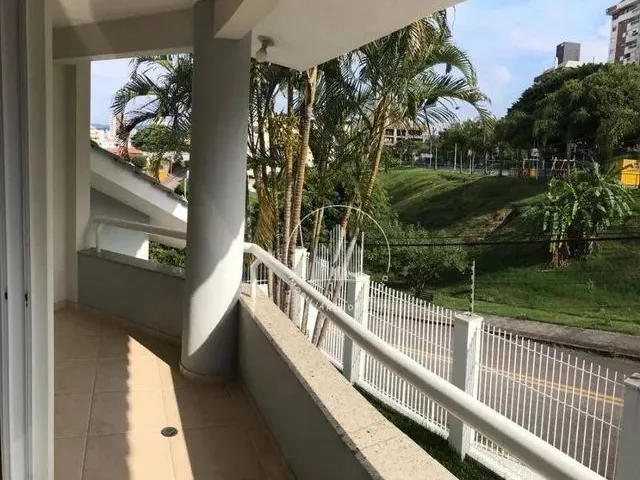 Imagem 15: Casa com 3 Dormitórios À Venda, 347 M² por R$ 2.200.000,00 - Coloninha