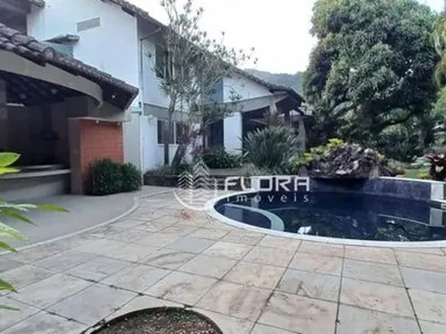 Imagem: Casa com 4 Dormitórios À Venda, 365 M²