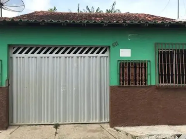Imagem: A casa possui 2 Dormitórios, 1 Banheiro, 1 Vaga na garagem