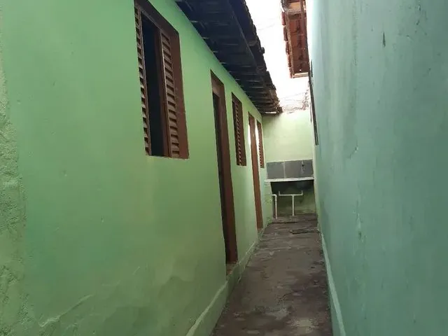 Imagem: Aluga-Se Um Barracao Leia o Anuncio