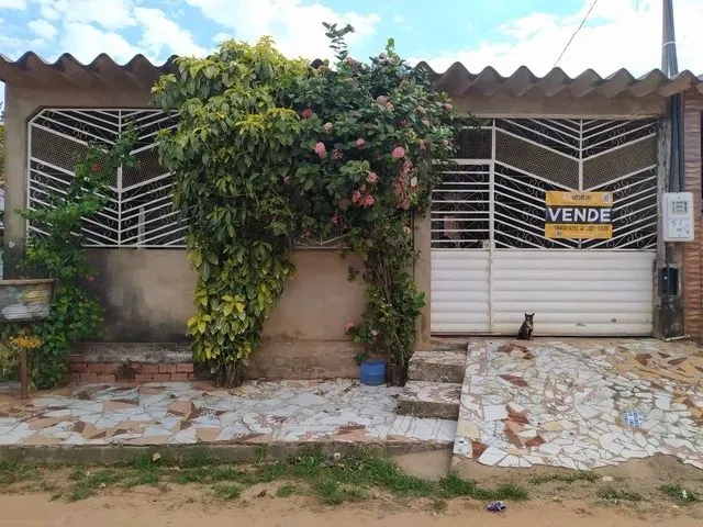 Imagem: A casa possui 2 Dormitórios, 1 Banheiro, 1 Vaga na garagem
