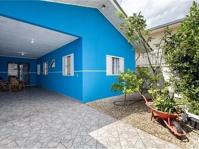 Imagem: A casa possui 2 Dormitórios, 2 Banheiros, 200m² de Área