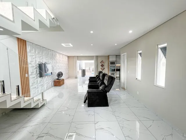 Imagem 2: Casa com 4 Quartos no Jardisn da Serra