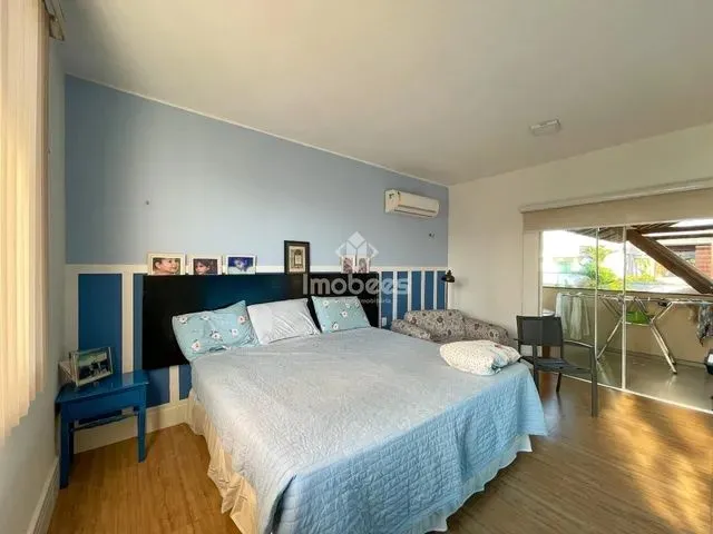 Imagem: Casa com 4 Suítes, 600M² a Venda em Condomínio