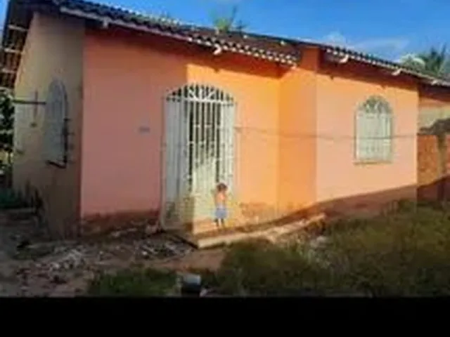 Imagem: A casa possui 2 Dormitórios, 2 Banheiros, 2 Vagas na