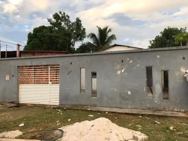 Imagem: A casa possui 2 Dormitórios, 1 Suíte, 2 Banheiros, 3